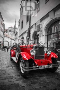 عکس با کیفیت سیاه و سفید ماشین قرمز سواری قدیمی